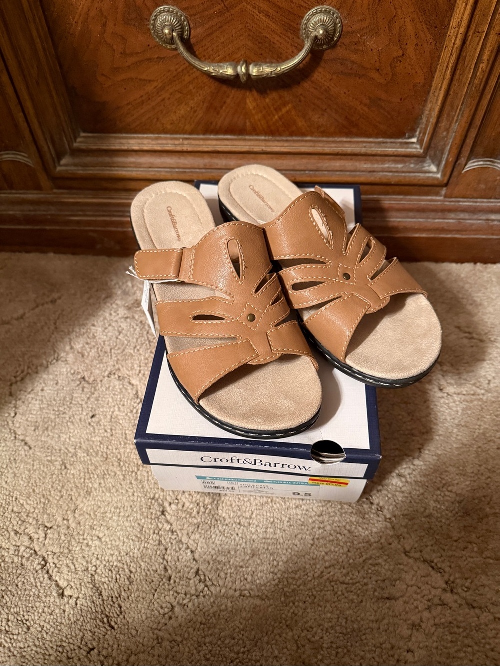 NWT Croft & Barrow Tan Women's Slide Sandals with Decorative Cutouts